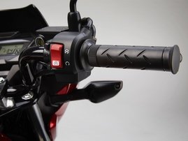 55913 21YM CB125F R369 RED STUDIO DETAIL R SWITCHER ORIGINAL