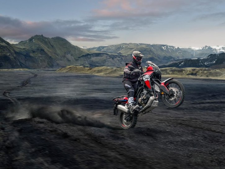 CRF1100-Africa-Twin-DCT-22YM-01-aws-02