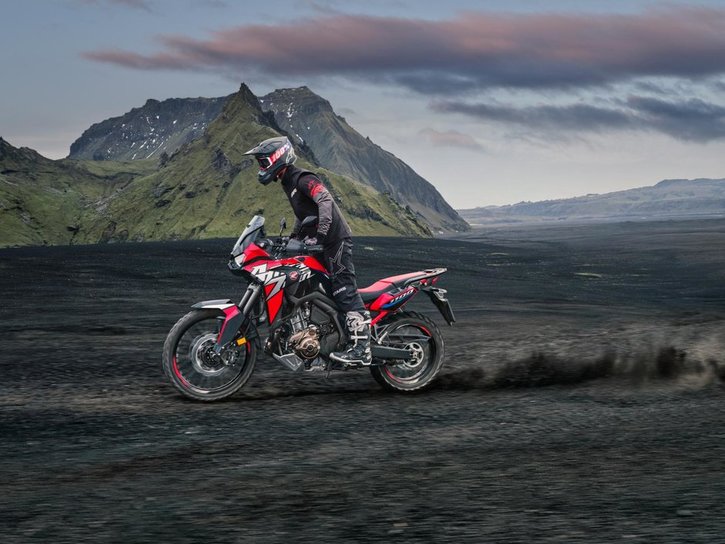 CRF1100-Africa-Twin-DCT-22YM-01-aws-03
