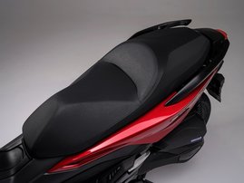23YM 01 FORZA350 PEARL SIENA RED R320 RHS 046