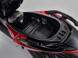 23YM 01 FORZA350 PEARL SIENA RED R320 RHS 047