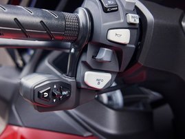 23YM 01 FORZA350 PEARL SIENA RED R320 RHS 058