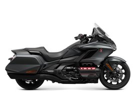 GL1800 Gold Wing Bagger DCT