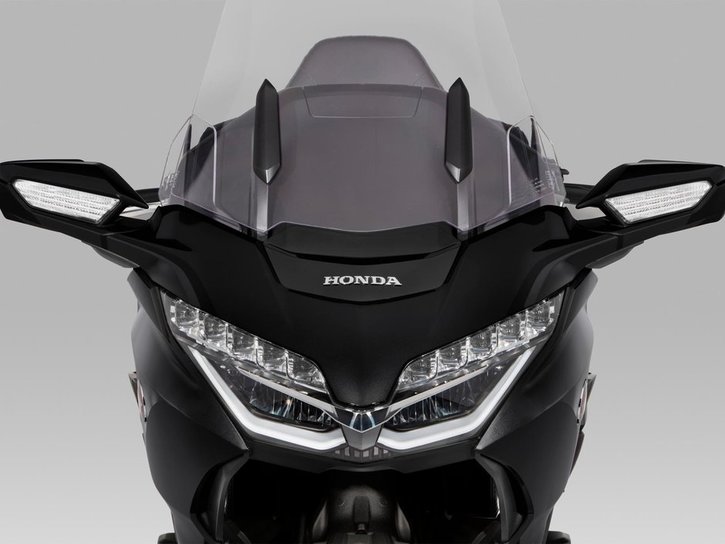01 23YM GOLDWING TOUR AIRBAG GRAPHITE BLACK DCT RHS 003