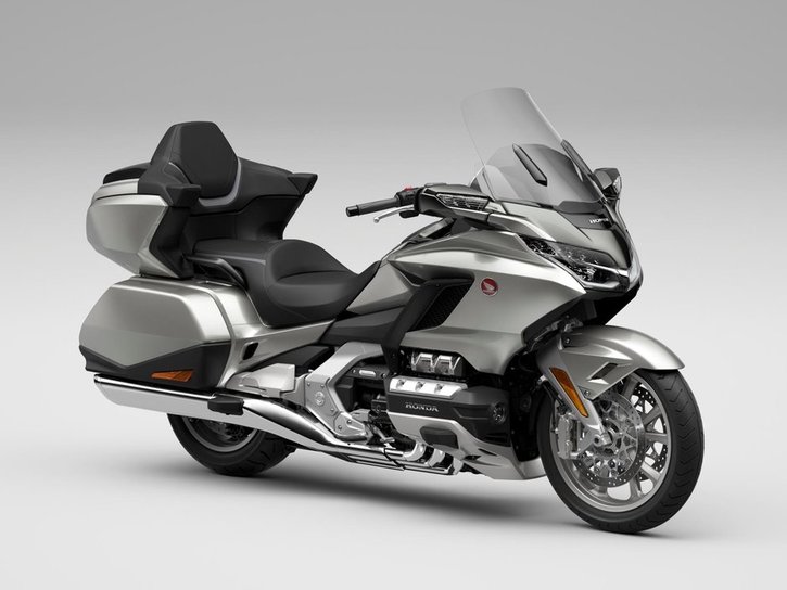 03 23YM GOLDWING TOUR AIRBAG BETA SILVER METALLIC IRIDIUM GRAY METALLIC DCT RHS 002