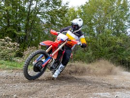 23YM-Honda-CRF250RX-Enduro-RedMoto-aws-08