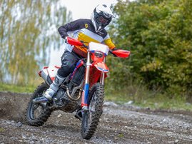 23YM-Honda-CRF300RX-Enduro-RedMoto-aws-14