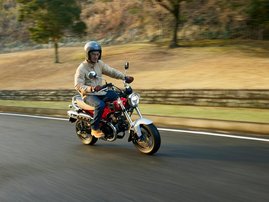23YM-Honda-ST125-Dax-01-R376-aws017