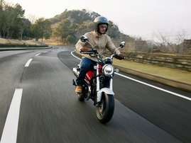 23YM-Honda-ST125-Dax-01-R376-aws018