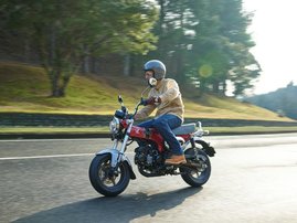 23YM-Honda-ST125-Dax-01-R376-aws021