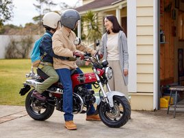 23YM-Honda-ST125-Dax-01-R376-aws030
