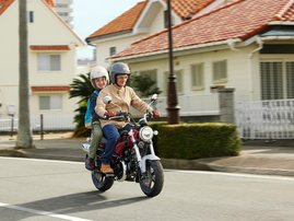 23YM-Honda-ST125-Dax-01-R376-aws039