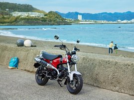 23YM-Honda-ST125-Dax-01-R376-aws041