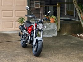 23YM-Honda-ST125-Dax-01-R376-aws044
