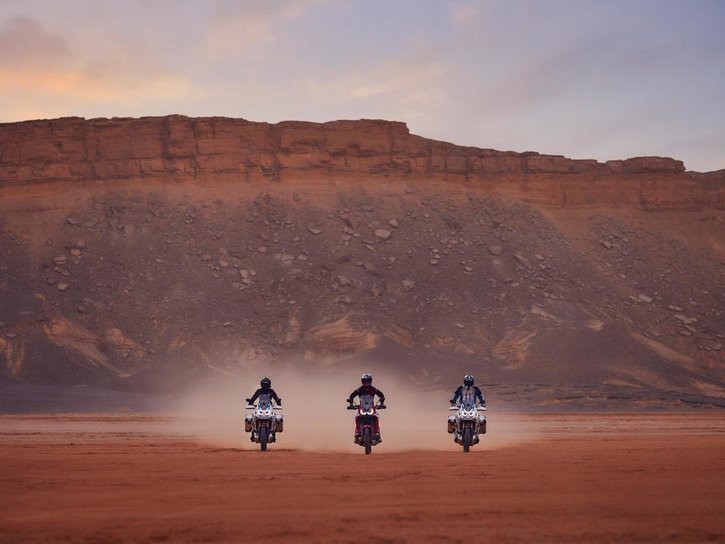 24YM CRF1100LDR Adventure Sports L4 DCT ES location 05
