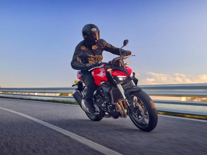 25YM-CB1000-Hornet-Grand-Prix-Red-R380-aws-004