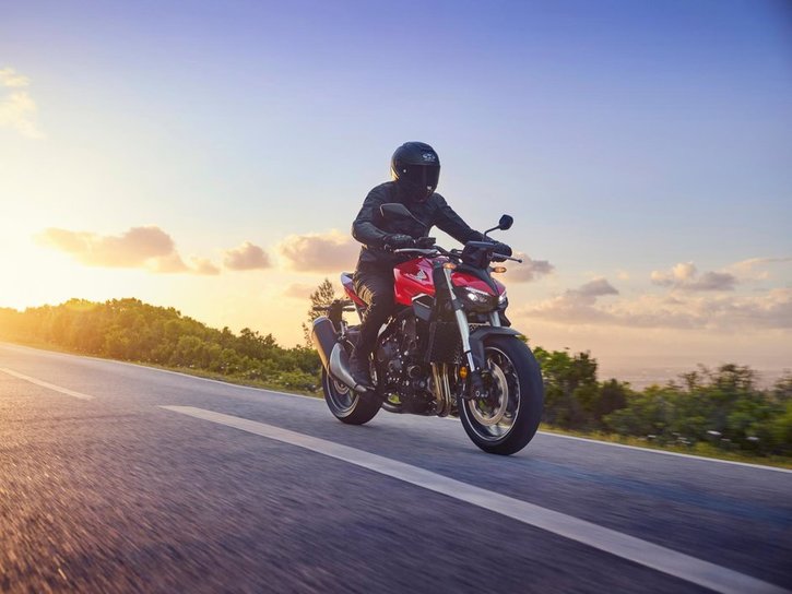 25YM-CB1000-Hornet-Grand-Prix-Red-R380-aws-005