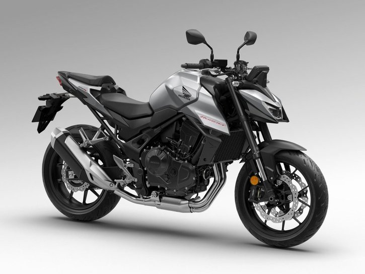 25YM CB750 Hornet Digital Silver Metallic RHS 002