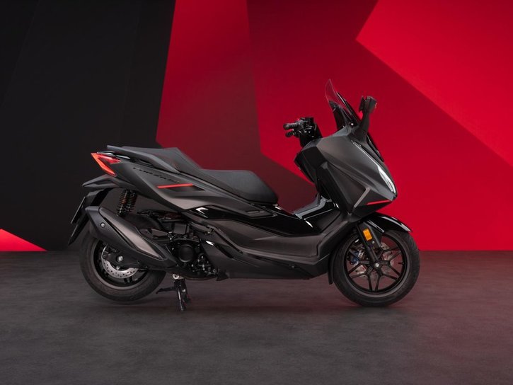 25YM NSS350 Forza SE NH312 Mat Cynos Gray Metallic 005