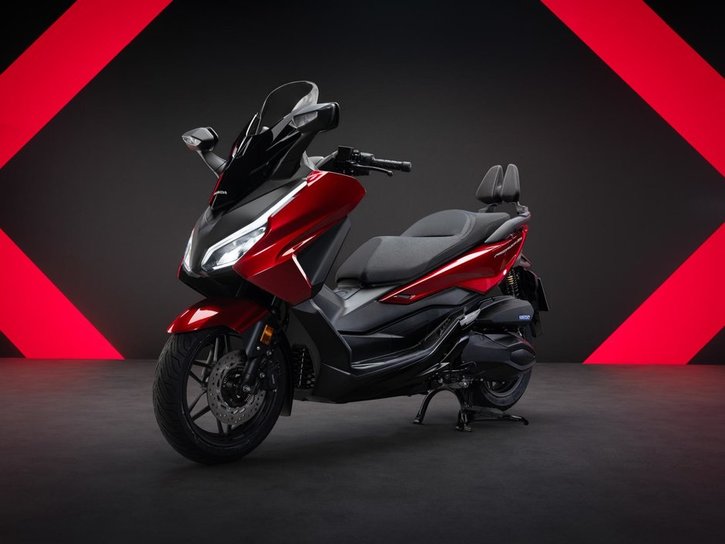 25YM NSS350 Forza Carnelian Red Metallic R296M 006