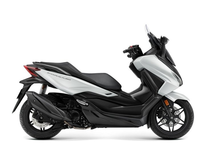 25YM NSS350 Forza Mat Pearl Cool White NHB44 001