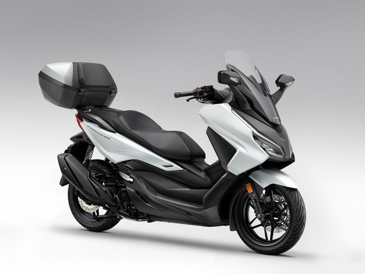 25YM NSS350 Forza Mat Pearl Cool White NHB44 004