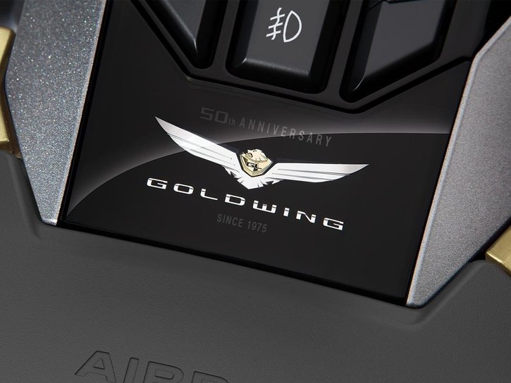 25YM GL1800 Gold Wing Tour 50th Anniversary DCT Airbag YR387N Eternal Gold 10