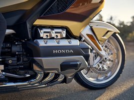 25YM GL1800 Gold Wing Tour 50th Anniversary DCT Airbag YR387N Eternal Gold 14