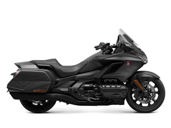 25YM GL1800 Gold Wing 50th Anniversary DCT NHA86 Black Ballistic Metallic 01