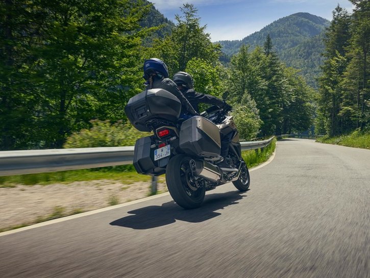 25YM NT1100 YR386 Mat Warm Ash Metallic DCT ES 17