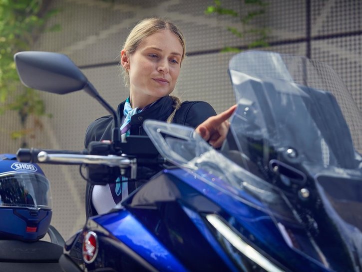 25YM NT1100 DCT PB409P Pearl Hawkseye Blue 11