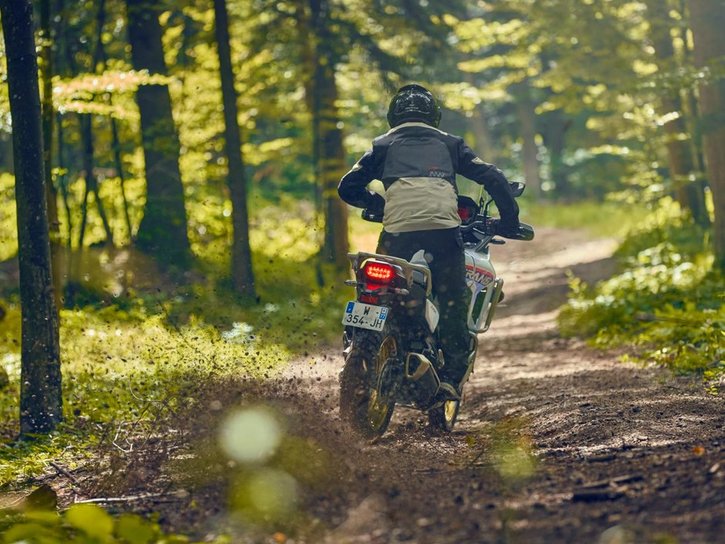 25YM XL750 Transalp ROSS WHITE 23