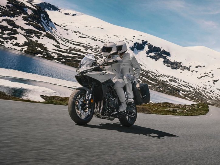 26YM 02 CB1000GT Studio NHC47P PearlDeepMudGray aws 06