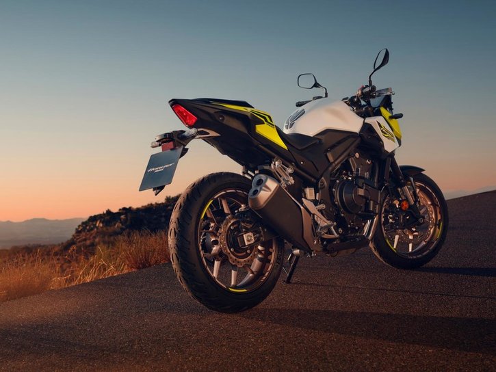 26YM 01 CB500 Hornet MT NHB61P PearlHorizonWhite aws 04