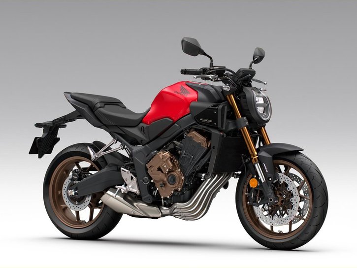 26YM 02 CB650R EClutch R380 GrandPrixRed Studio aws 03