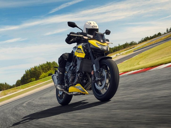 26YM 01 CB750 Hornet MT Y243 Goldfinch Yellow aws 04