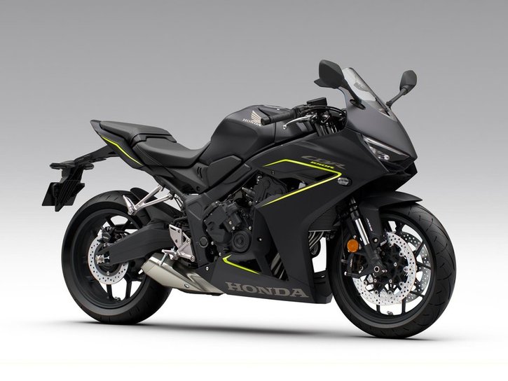 26YM 01 CBR650R EClutch NH436M MatGunpowderBlackMetallic Studio aws 03