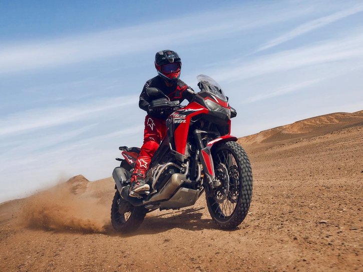 26YM 01 CRF1100L L1 DCT R-380 GrandPrixRed aws 004