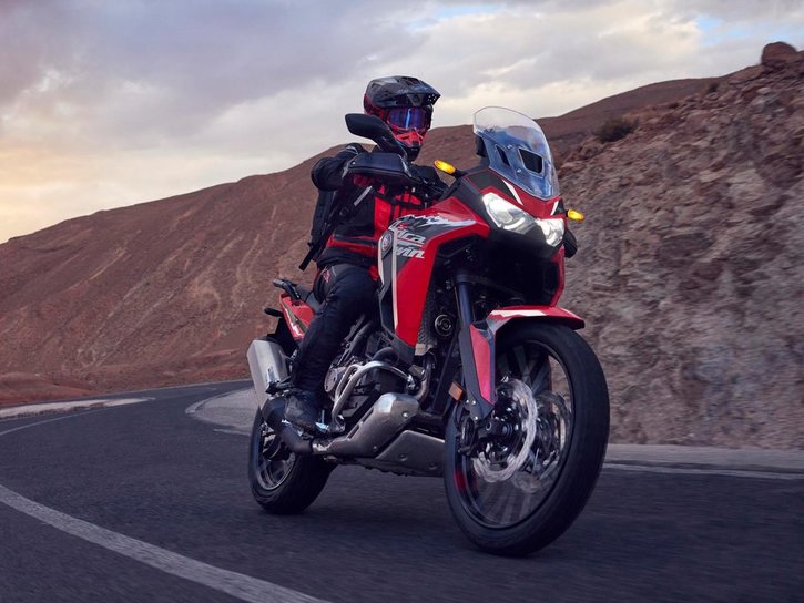 26YM 02 CRF1100L L1 MT R-380 GrandPrixRed aws 004