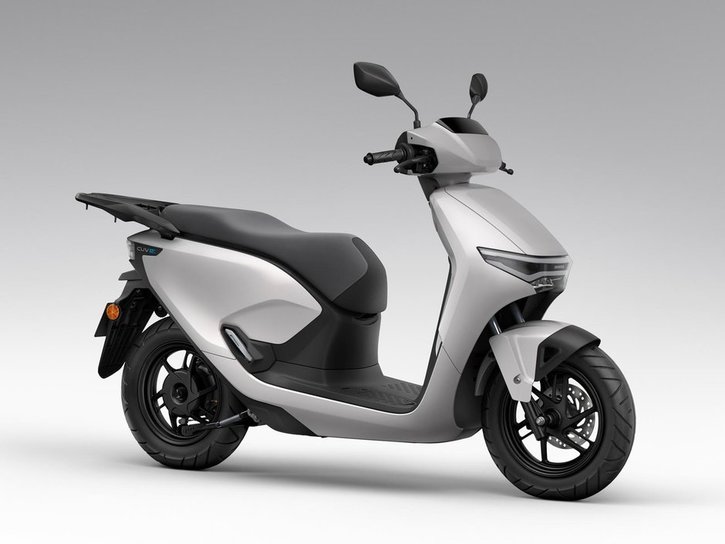 25YM 01 CUVe PEARL JUBILEE WHITE aws 02