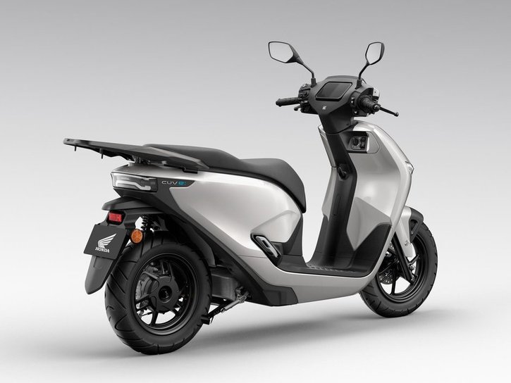 25YM 01 CUVe PEARL JUBILEE WHITE aws 03