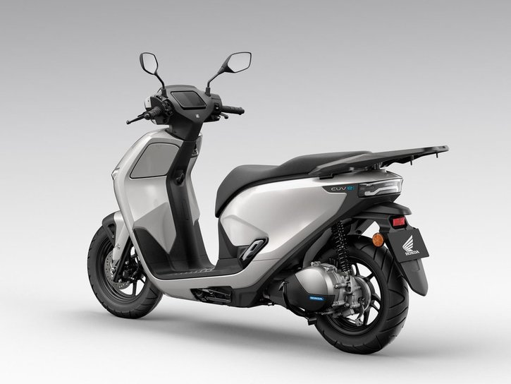 25YM 01 CUVe PEARL JUBILEE WHITE aws 04