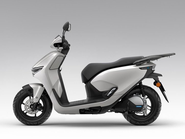 25YM 01 CUVe PEARL JUBILEE WHITE aws 05