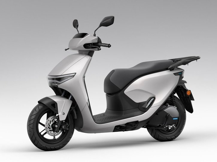 25YM 01 CUVe PEARL JUBILEE WHITE aws 06