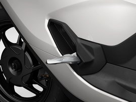 25YM 01 CUVe PEARL JUBILEE WHITE aws 17