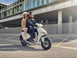 25YM 01 CUVe PEARL JUBILEE WHITE aws 23