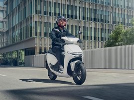 25YM 01 CUVe PEARL JUBILEE WHITE aws 25