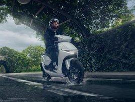 25YM 01 CUVe PEARL JUBILEE WHITE aws 26