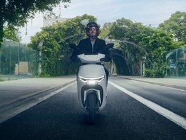 25YM 01 CUVe PEARL JUBILEE WHITE aws 27