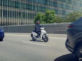 25YM 01 CUVe PEARL JUBILEE WHITE aws 30